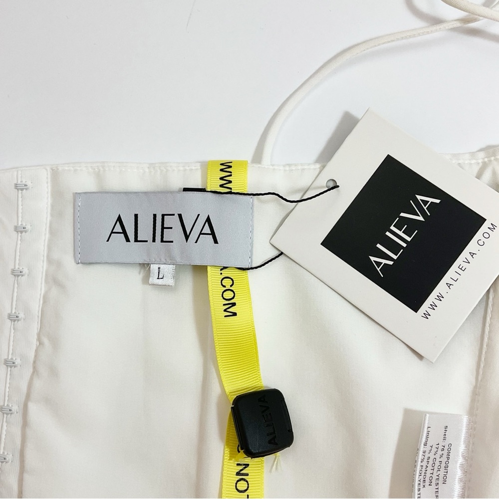 NWT Alieva Carla Crop Structured Crepe Top - Picture 11 of 13